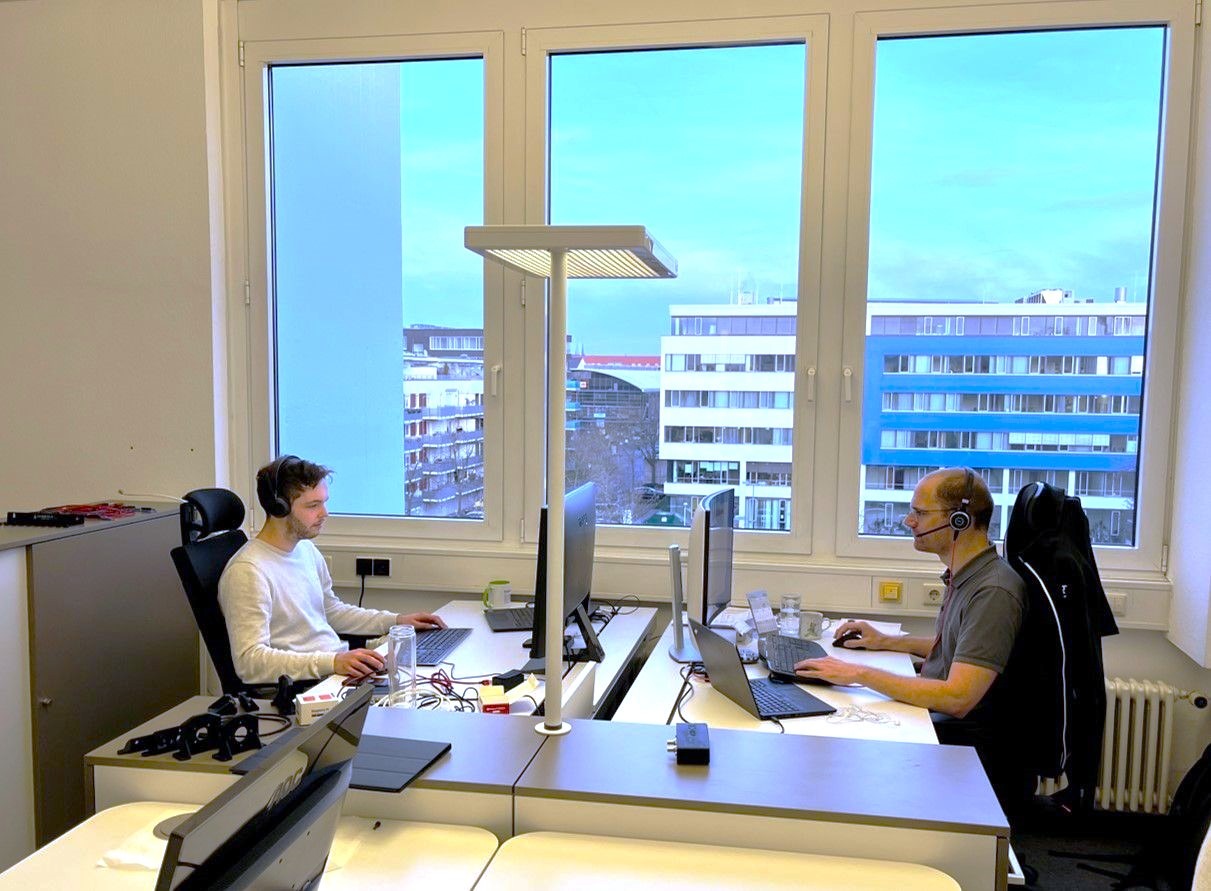 HCP Sense Experten arbeiten an einem Büro in dem Office in Darmstadt