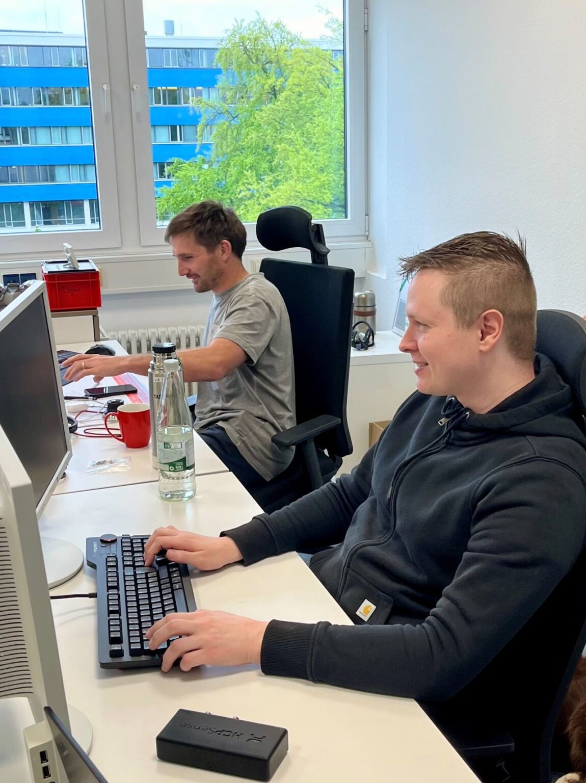 Ein Photo von dem neuen HCP Sense Mitarbeiter in dem Büro in Darmstadt