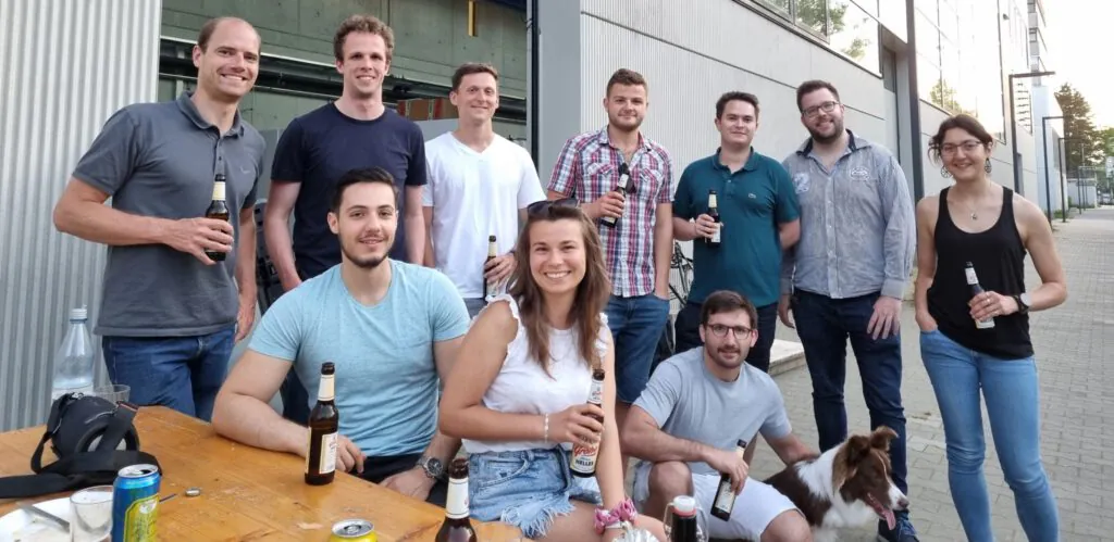 Ein Photo von HCP Sense Team das den Unternehmensfrühlingsfest gemeinsam feiert